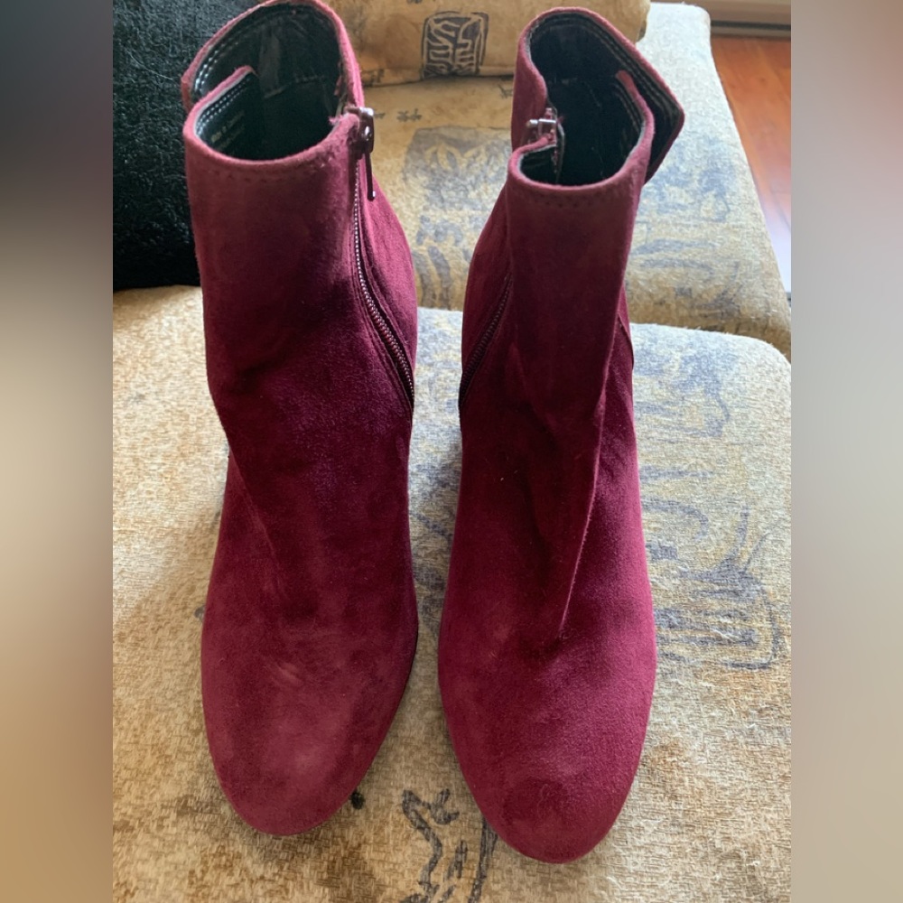 Aldo woman’s burgundy wine color ankle boots size 7.5